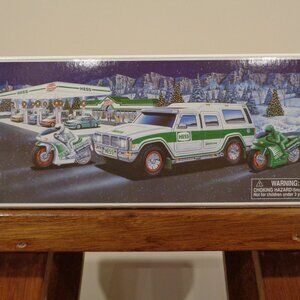 2004 HESS SPORT UTILITY VEHICLE & MOTORCYCLES